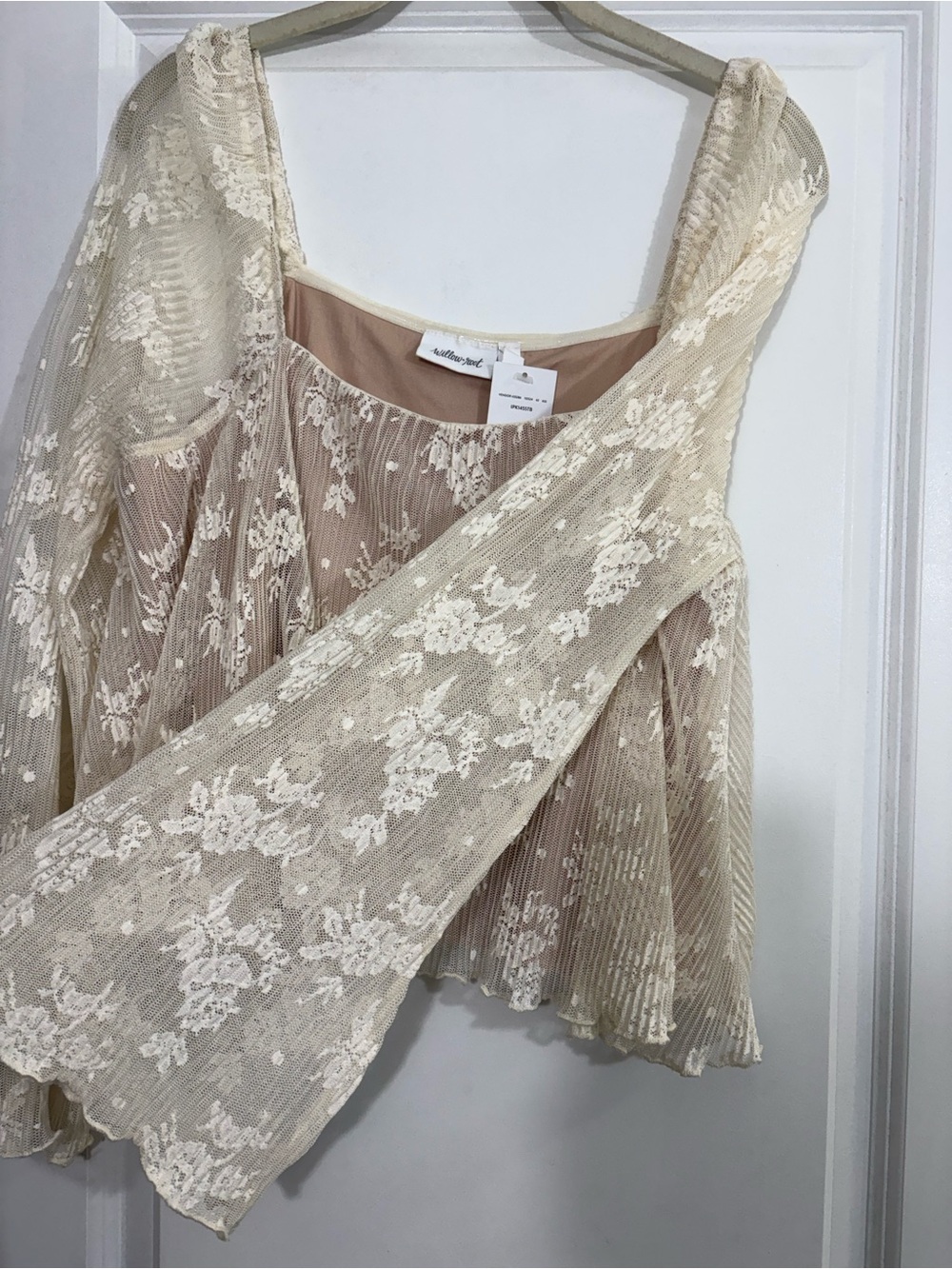 Buckle Women's Cream Lace Square-Neck Bell Sleeve Top - Picture 5 of 8